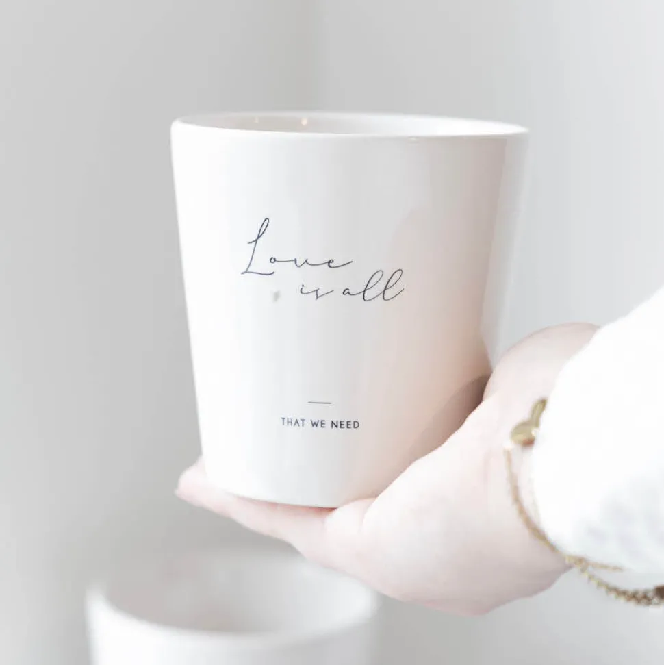 bastion_collections_beche_SKUr3BbqpzB97_2.webp Bastion Collections Becher Love is all that we need schwarz