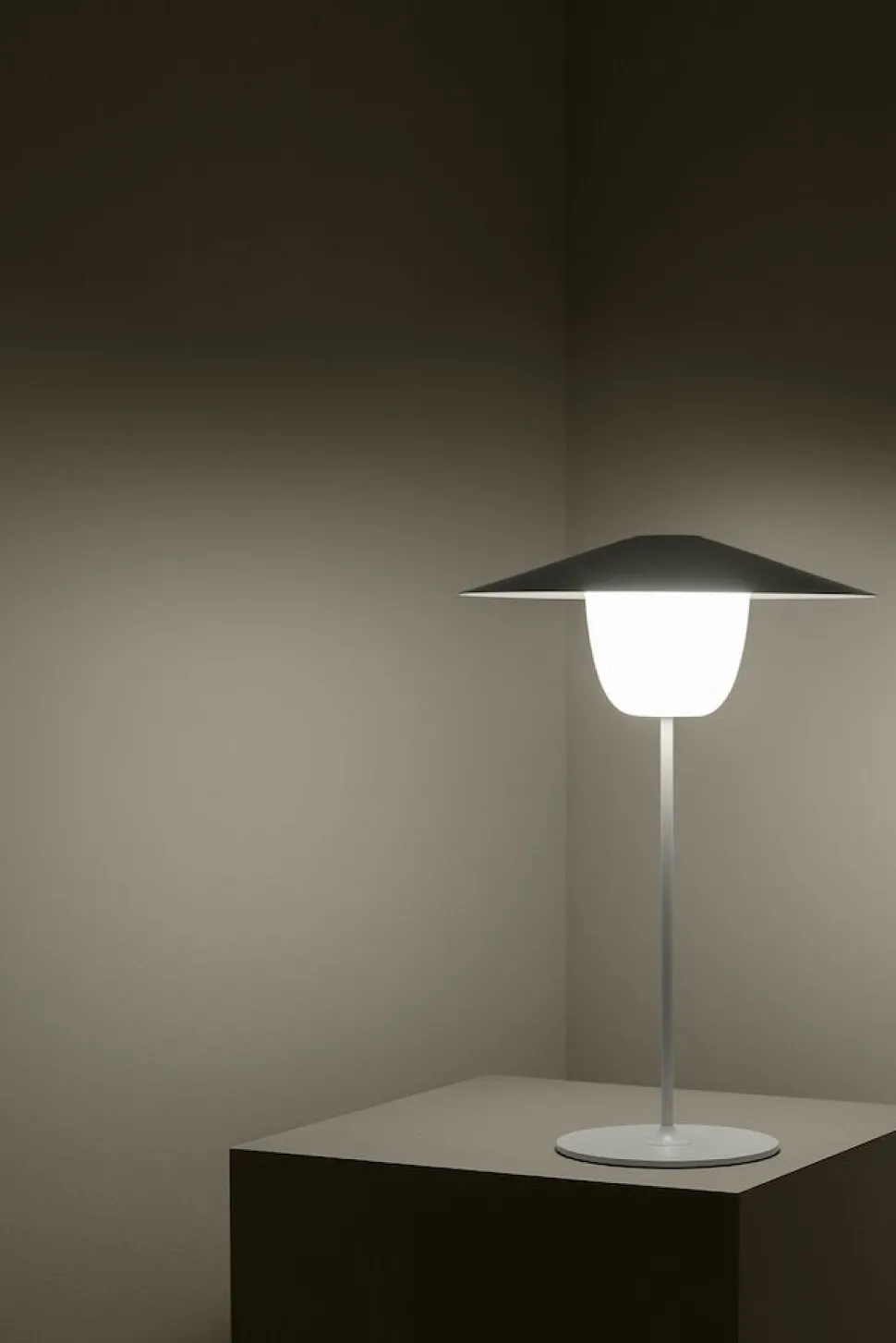 blomus_mobile_ledtischleu_SKU9iwpqmb2Ax_7.webp Blomus Mobile LED-Tischleuchte Ani Lamp Satellite