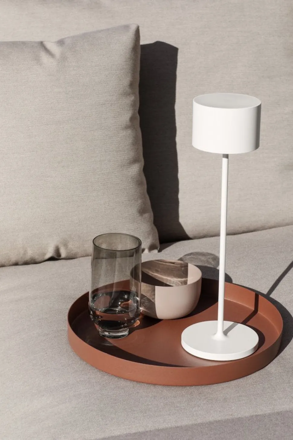 blomus_mobile_ledtischleu_SKUrloHs2AGa4_1.webp Blomus Mobile LED-Tischleuchte Farol White