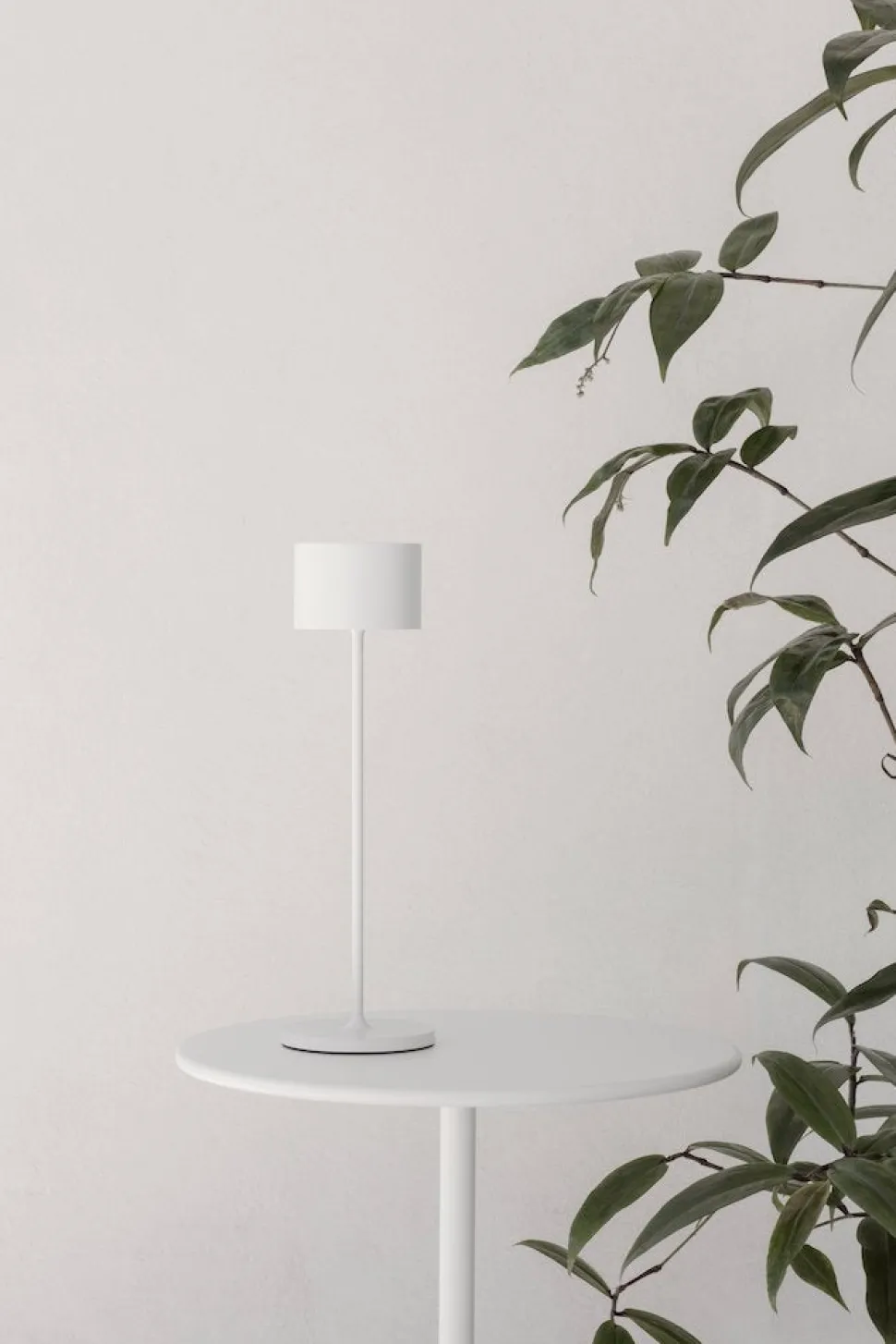 blomus_mobile_ledtischleu_SKUrloHs2AGa4_7.webp Blomus Mobile LED-Tischleuchte Farol White