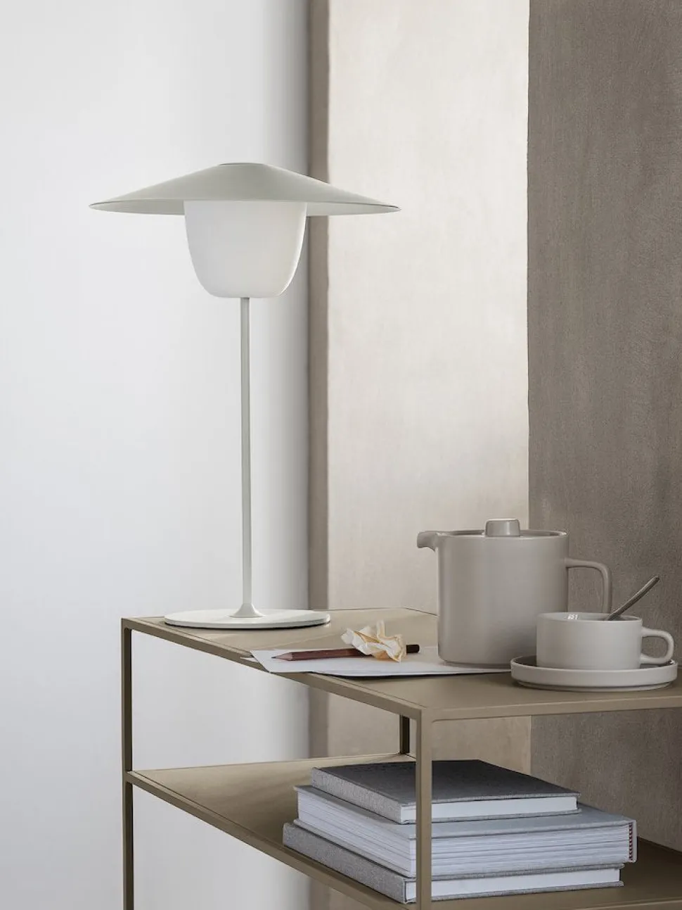 blomus_mobile_ledtischleu_SKUtOA6cNXrzu_5.webp Blomus Mobile LED-Tischleuchte Ani Lamp Weiß