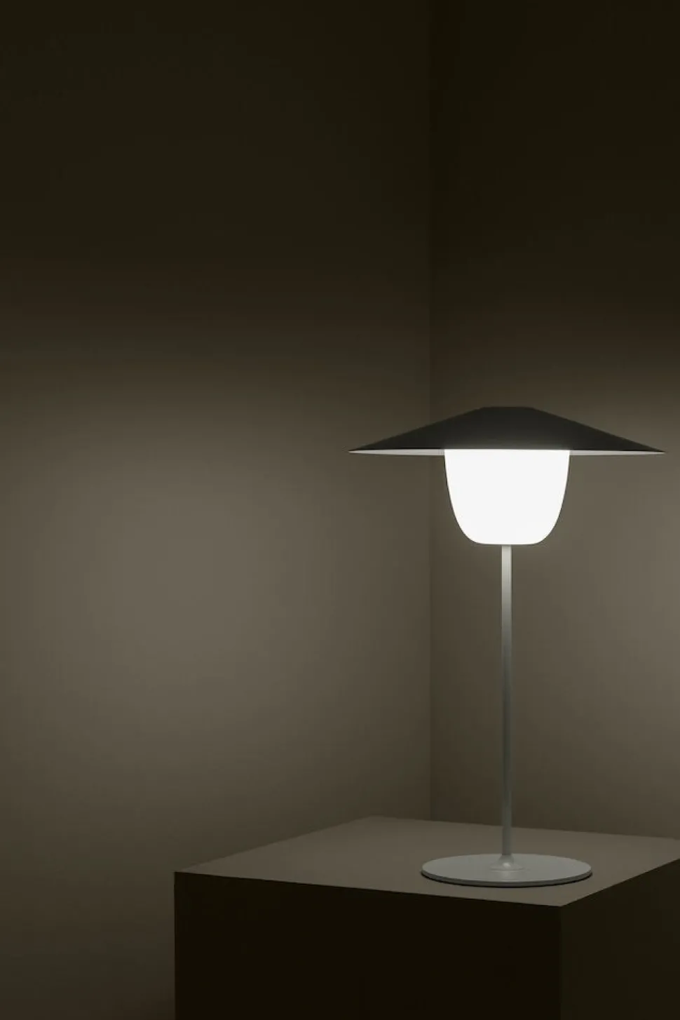 blomus_mobile_ledtischleu_SKUtOA6cNXrzu_6.webp Blomus Mobile LED-Tischleuchte Ani Lamp Weiß