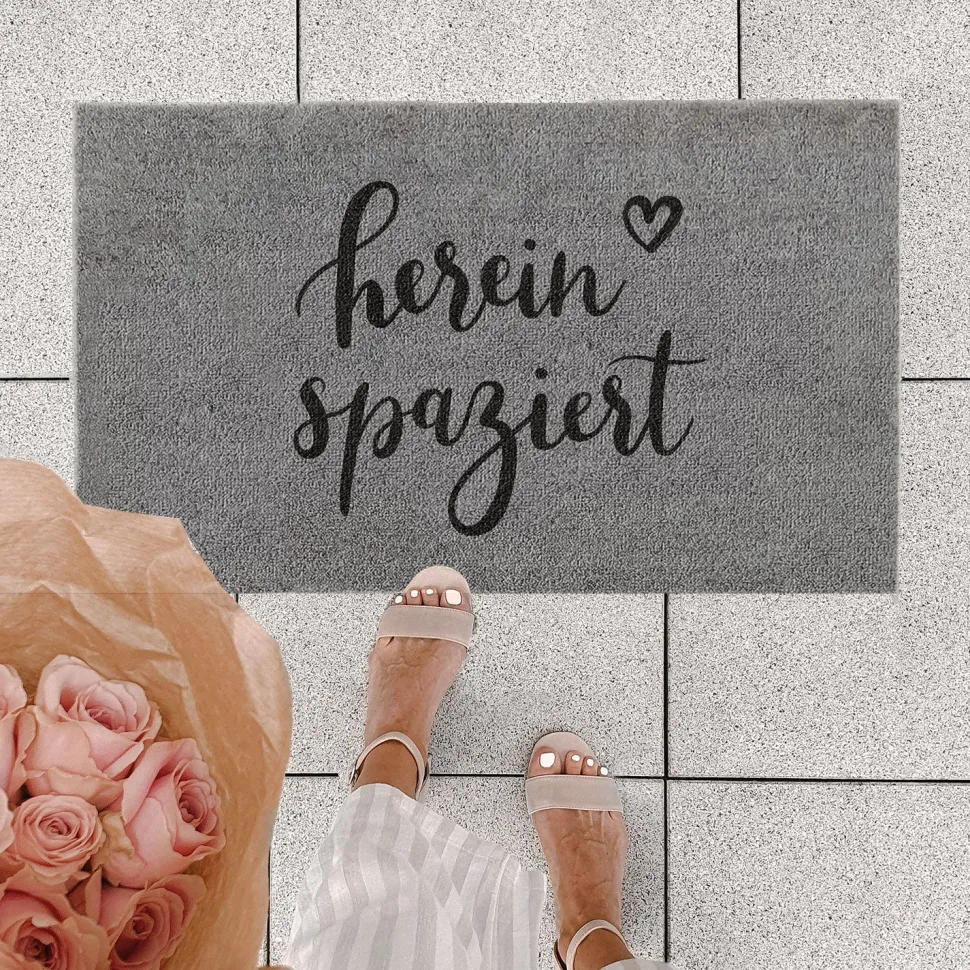 eulenschnitt_fumatte_here_SKUOZahEwv1mT_0.webp Eulenschnitt Fußmatte Hereinspaziert grau