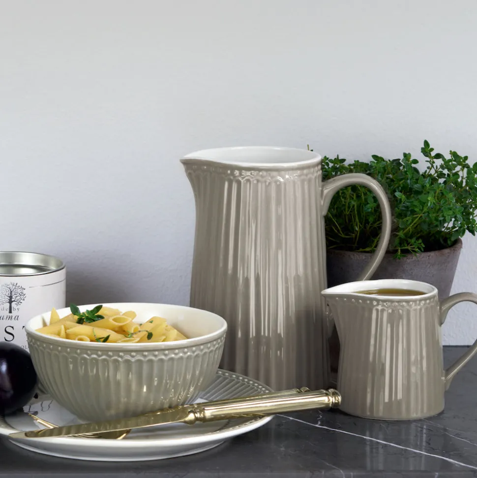 greengate_milchknnchen_al_SKUZSUbkOMfHY_1.webp Greengate Milchkännchen Alice taupe