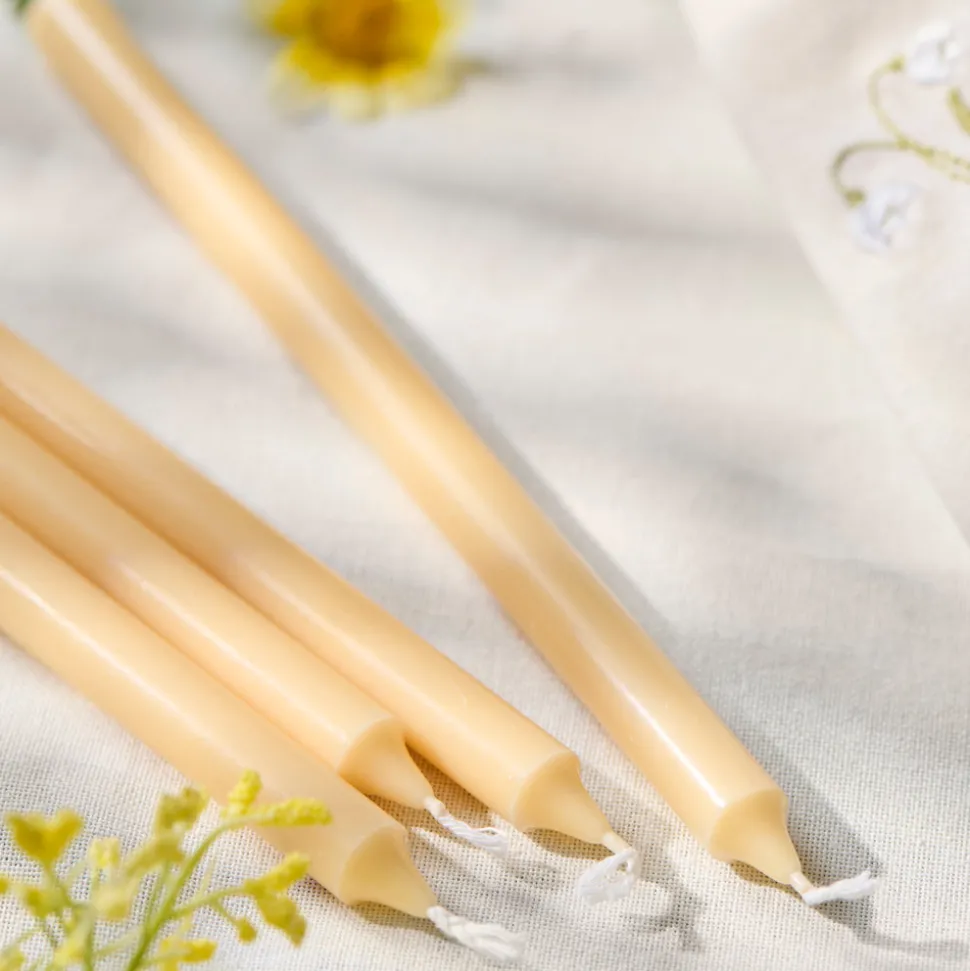 ib_laursen_hohe_stabkerze_SKUHAkVi1ZILt_1.webp Ib Laursen hohe Stabkerzen Hege lemonade 6er-Set