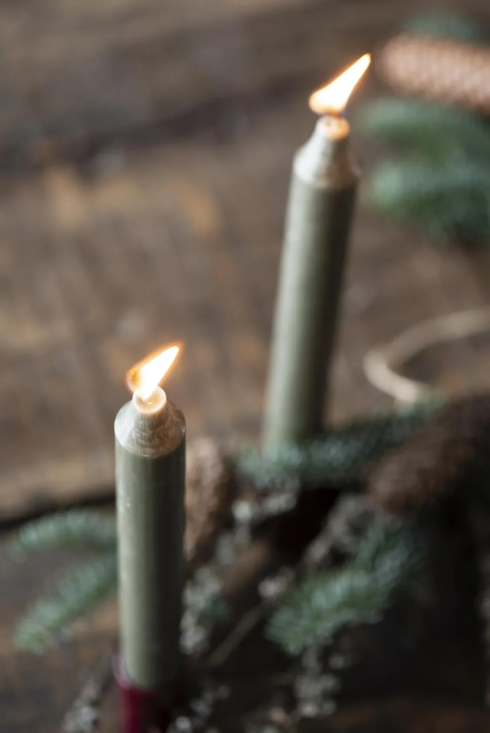 ib_laursen_kerze_rustikal_SKUTUZpcBubqI_2.webp Ib Laursen Kerze rustikal waldgrün 3er Set