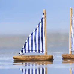 Ib Laursen Schiff mit einzelnem Segel dunkelblau