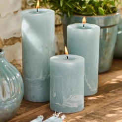 Ib Laursen Stumpenkerze rustikal staubig blau groß