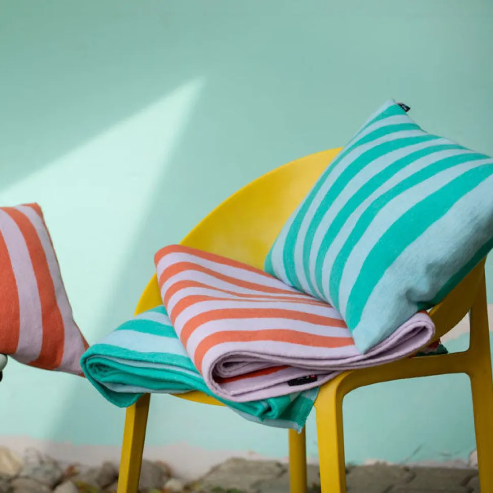 luca_flanelldecke_streife_SKULFP7BnJmvN_1.webp LUCA Flanelldecke Streifen hellviola