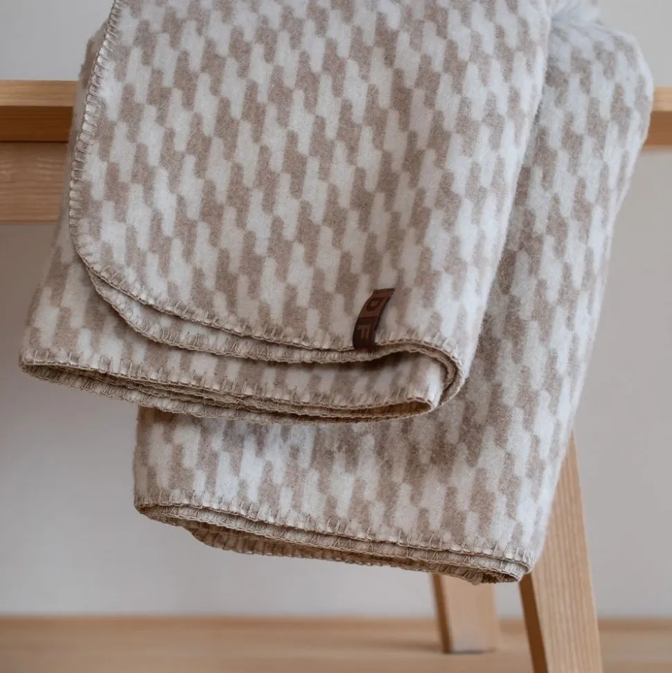 merano_wolldecke_welle_na_SKUdt38hDjXJw_3.webp MERANO Wolldecke Welle naturfarben