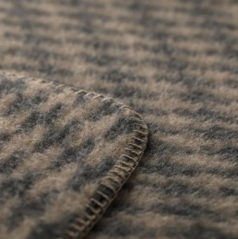 merano_wolldecke_welle_ra_SKU2Ftzrdybiw_2.webp MERANO Wolldecke Welle rauchfarben