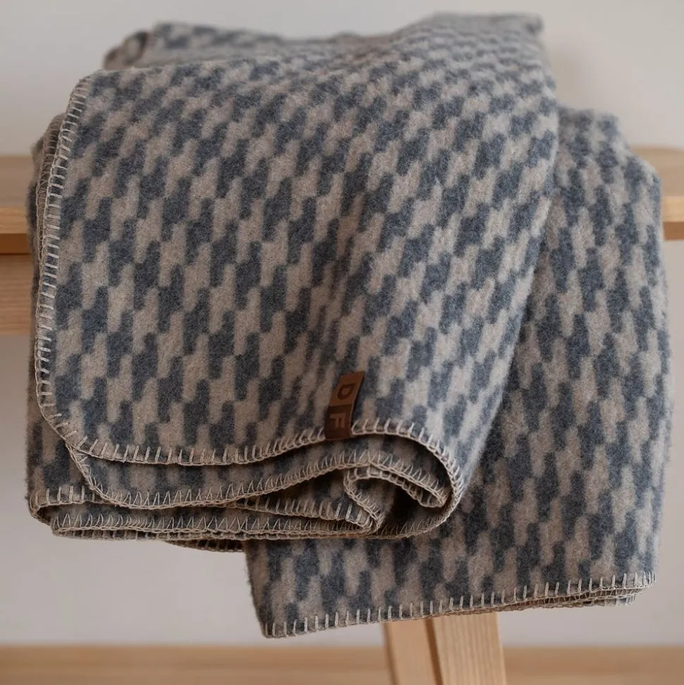 merano_wolldecke_welle_ra_SKU2Ftzrdybiw_3.webp MERANO Wolldecke Welle rauchfarben