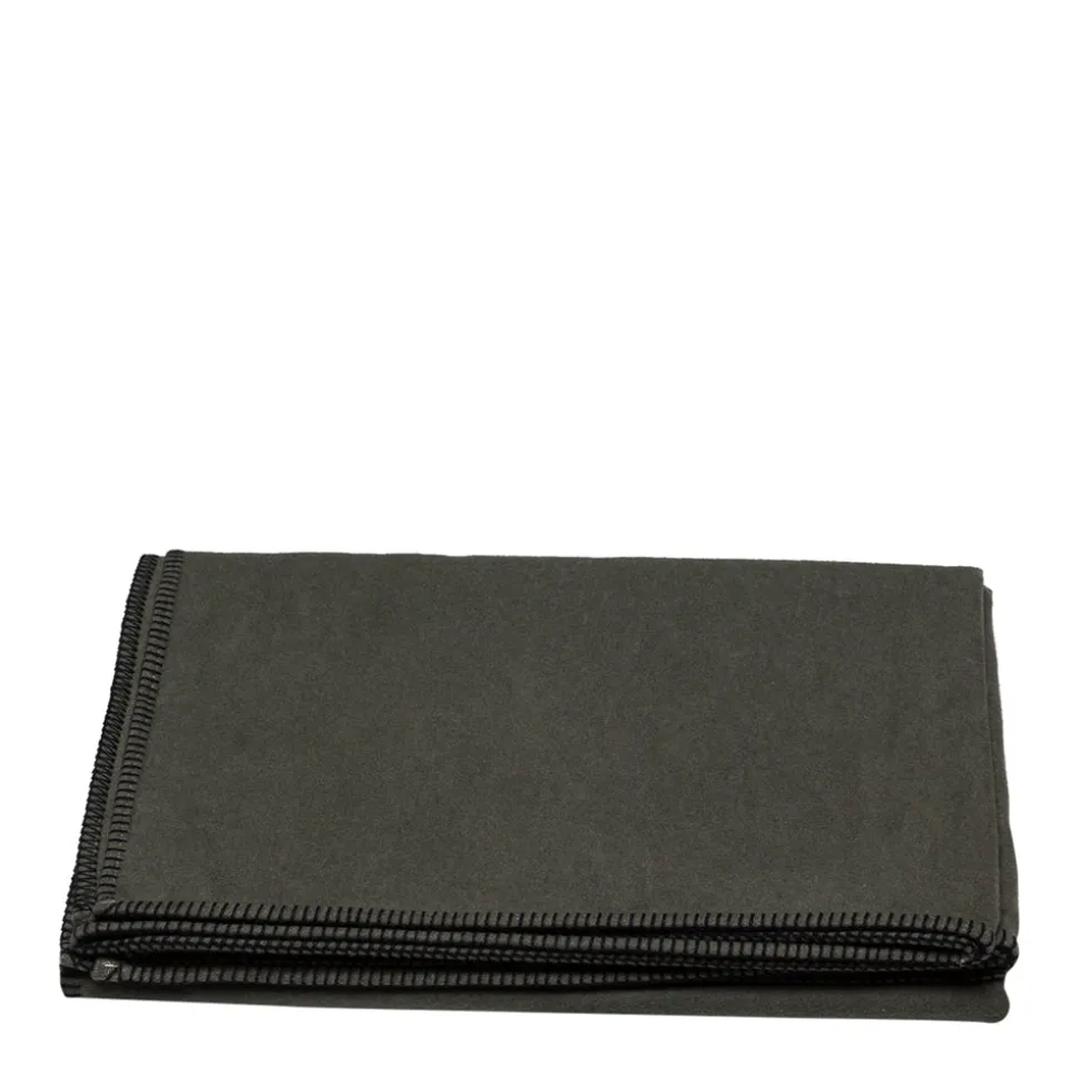 nordic_baumwolldecke_oliv_SKUMZTbHgtZ2m_1.webp Nordic Baumwolldecke Olivgrün