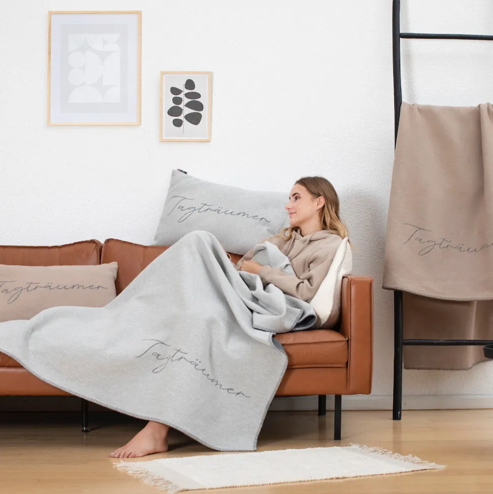 nordic_baumwolldecke_tagt_SKU18JZqeOxFZ_2.webp Nordic Baumwolldecke Tagträumer Grau