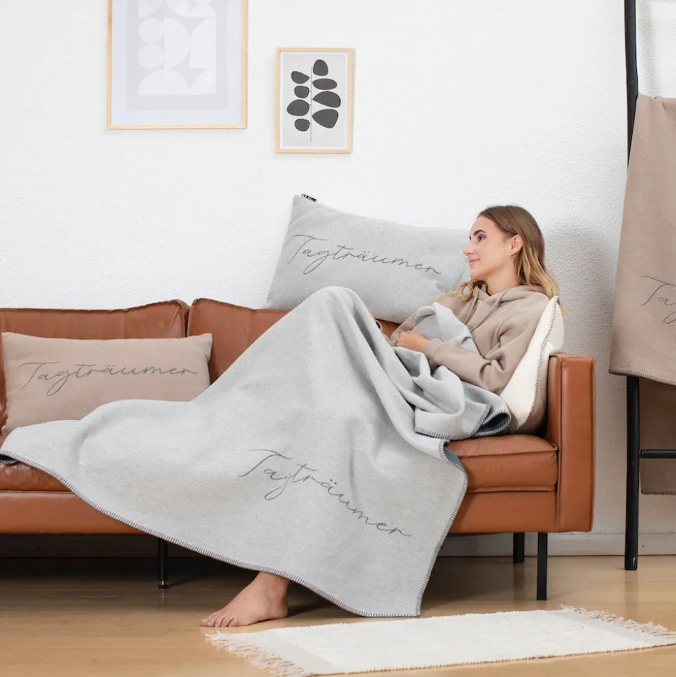 nordic_kissenhlle_tagtrum_SKUb23xb2cn4Y_1.webp Nordic Kissenhülle Tagträumer Grau 40 x 60 cm