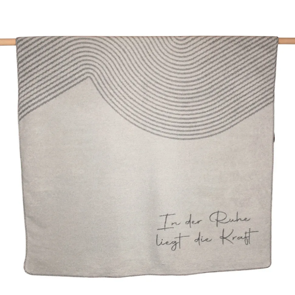 nordic_wohndecke_in_der_r_SKU2EbuWiiyf0_0.webp Nordic Wohndecke In der Ruhe liegt die Kraft beige