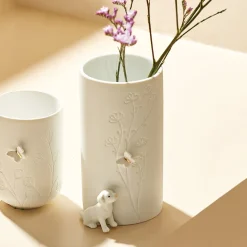 Räder Vase Hund sitzend