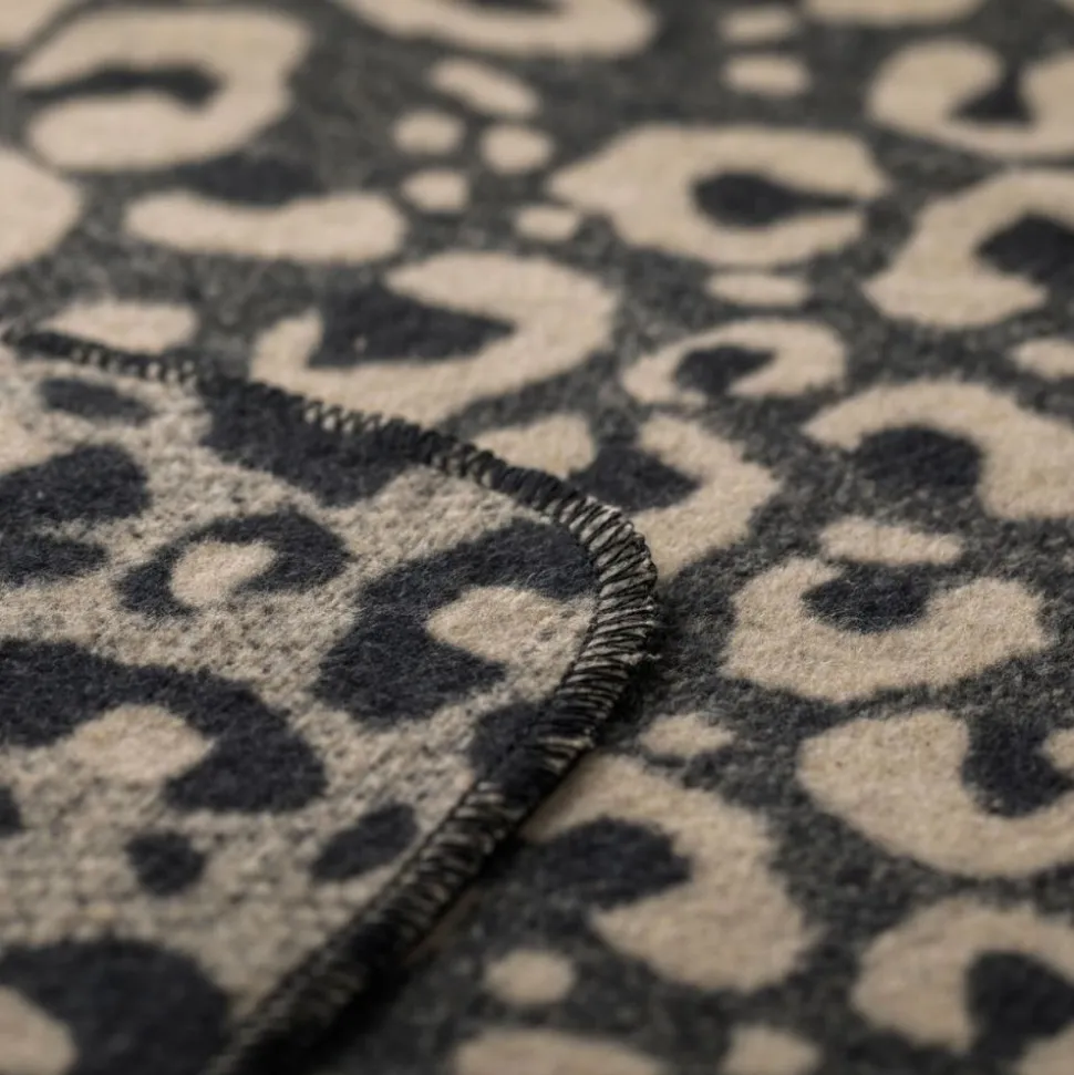 silvretta_flanelldecke_le_SKU7MwPF7uxXA_1.webp SILVRETTA Flanelldecke Leo