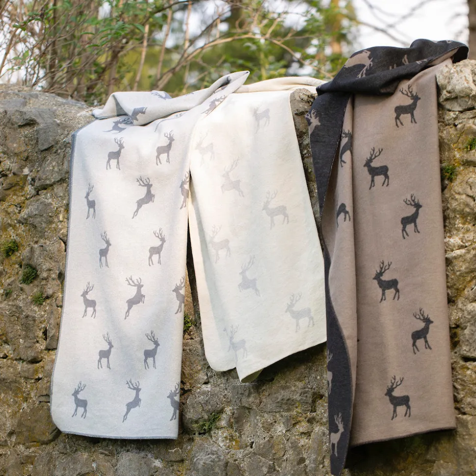 skandi_flanelldecke_hirsc_SKUPzNIAS4J18_1.webp Skandi Flanelldecke Hirsche Hellgrau