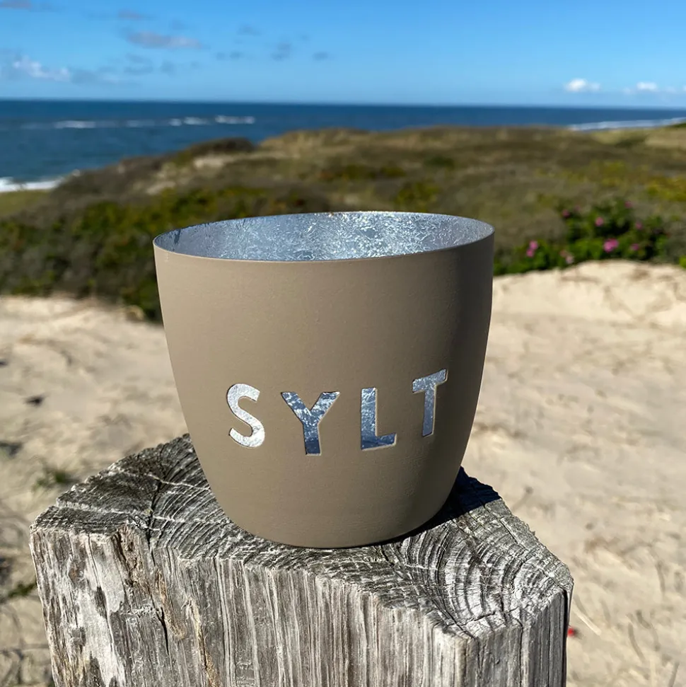 windlicht_im_exklusiven_s_SKU4ZWYS1eK1T_0.webp Windlicht im exklusiven Sylt Design Beige Mittel