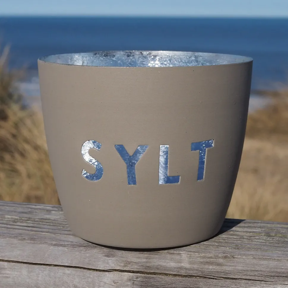 windlicht_im_exklusiven_s_SKU4ZWYS1eK1T_1.webp Windlicht im exklusiven Sylt Design Beige Mittel