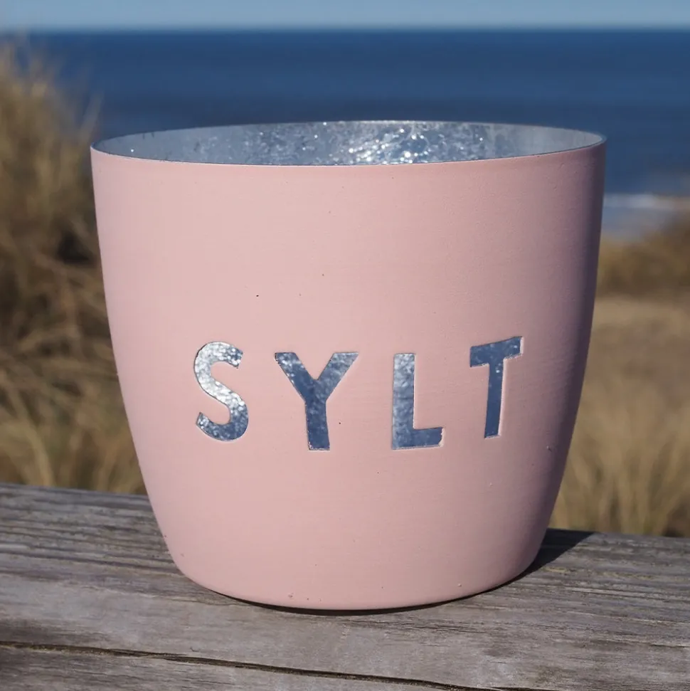 windlicht_im_exklusiven_s_SKUBBb7PUBD8b_0.webp Windlicht im exklusiven Sylt Design Rosa Mittel