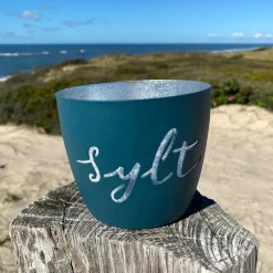 Windlicht im exklusiven Sylt Design Schriftzug Blau Mittel