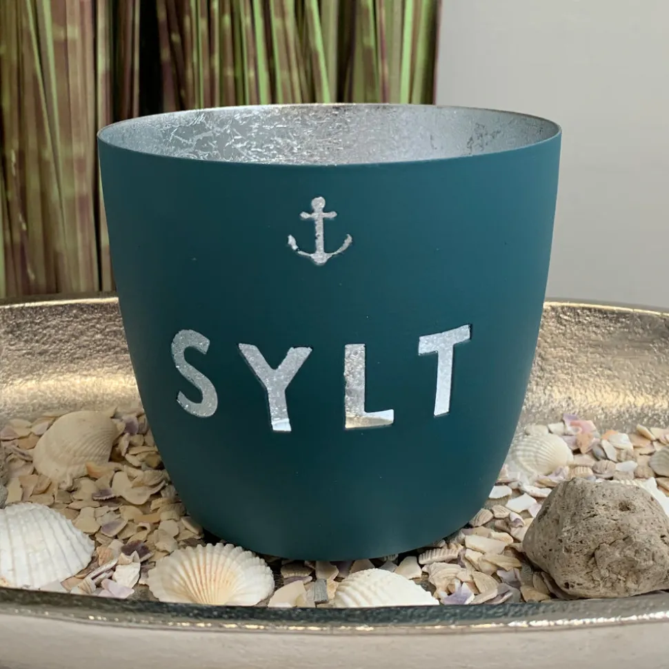 windlicht_im_exklusiven_s_SKUbAfVY8kks9_1.webp Windlicht im exklusiven Sylt Design Anker Blau Mittel